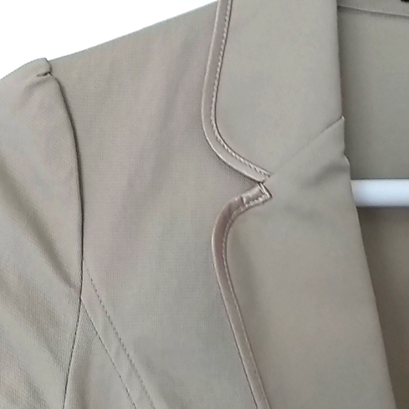 Tops - Picture 2 of 5